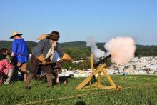 Master Gunner Michael Stuart firing the cannon to start the heavy field battle.  Photo by Simon Casper Joder.